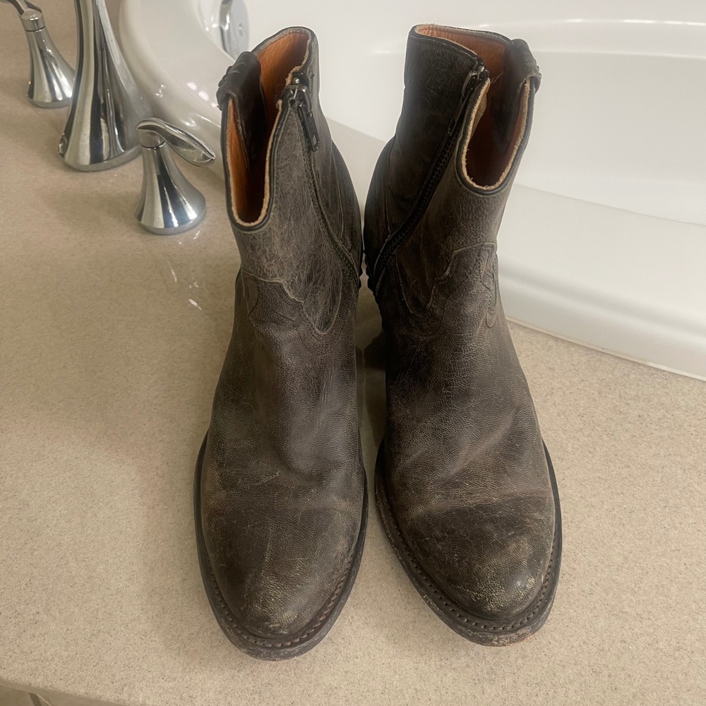 Lucchese Janis Distressed Sz 7.5B Leather Studded Western Ankle Boots Women's - Picture 2 of 13